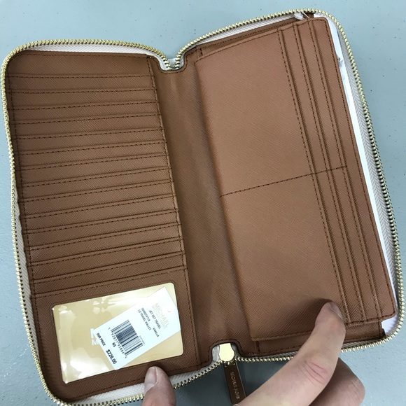 Michael Kors jet set travel wallet - Picture 6 of 11